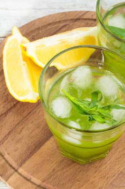 bir bardak tarhun ile iç