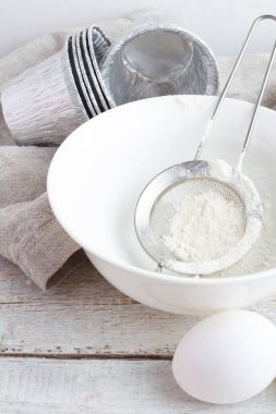 un, kakao ve yumurta closeup ile kase