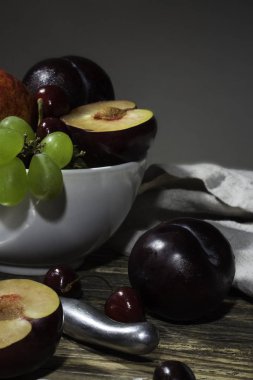 Erik, elma, üzüm ve kiraz