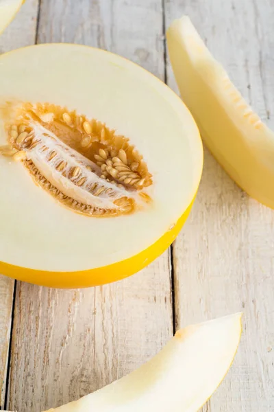 Beyaz arka plan üstten görünüm kavun