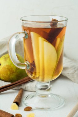 armut ve tarçın ile mulled şarap