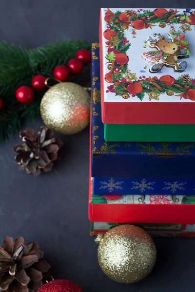 Uma Pilha Natal Presentes Ano Novo Decorações Natal — Fotografia de Stock