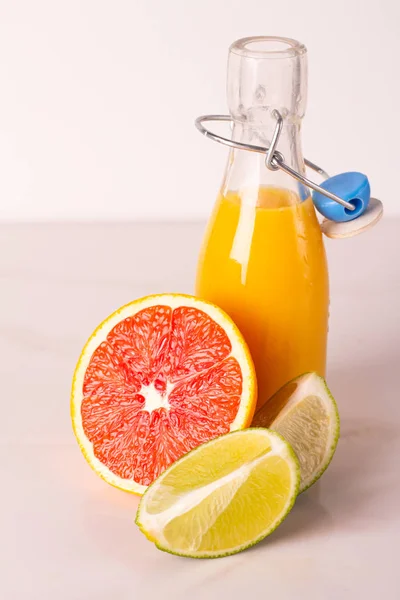 Bottiglia Con Succo Agrumi Frutta — Foto Stock