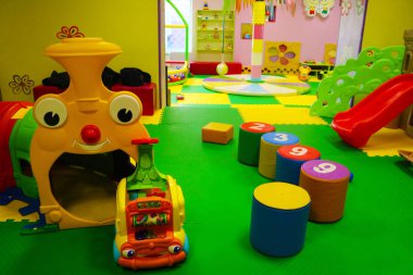 Renkli bebek Oda birçok oyuncaklar ile oynama