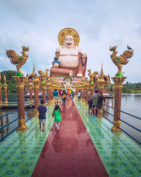 Букмекеры, смеющийся Будда в стиле китаец, в Ват-Плай-Лиме на острове Самуи, Таиланд — стоковое фото