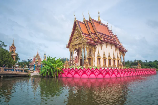 Salle d'ordination à Wat Plai Leam Temple sur l'île de Koh Samui, Thaïlande — Photo