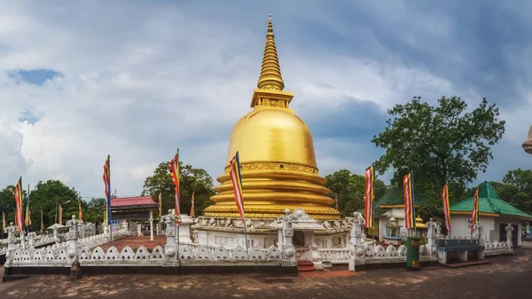 Dagoda (Stupa) w mieście złotej świątyni Dambulla, Sri Lanka Zdjęcia Stockowe bez tantiem