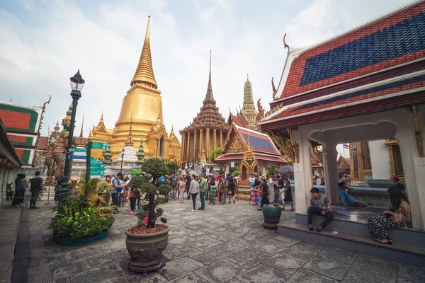 Храм Изумрудного Будды, Храм Большого Дворца, Бангкок, Таиланд — стоковое фото