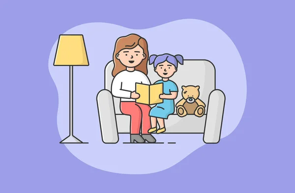 Концепция семейного времяпровождения. Мать читает книгу маленькой дочке. Девушка слушает сказку, сидит на диване с мамой и плюшевым мишкой. Cartoon Linear Outline Flat Style. Векторная миграция — стоковый вектор