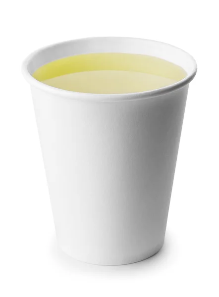 Taça takeaway com chá verde ou à base de plantas isolado em branco — Fotografia de Stock