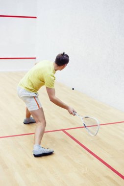 Squash oynuyor adam