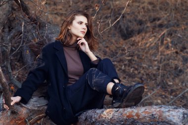 şık giysiler açık havada güzel esmer