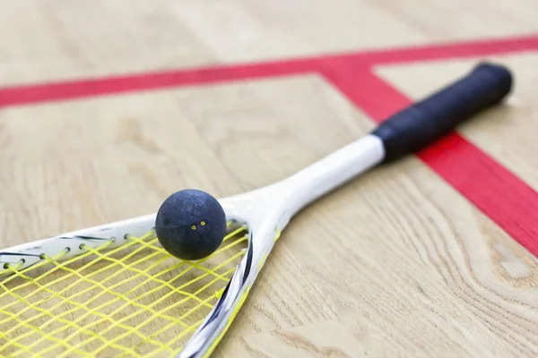 Raqueta de squash y pelota — Foto de Stock