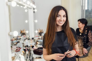 Güzellik Salonu Šminker portresi