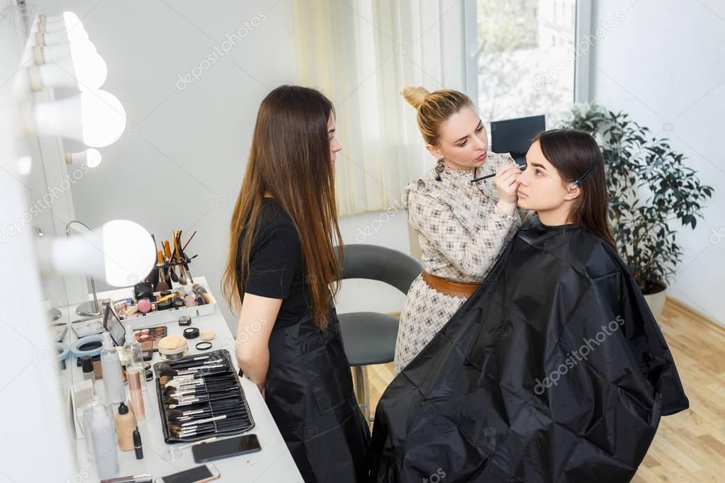 makeup teacher with student