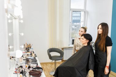 kadın hazır makyaj ile