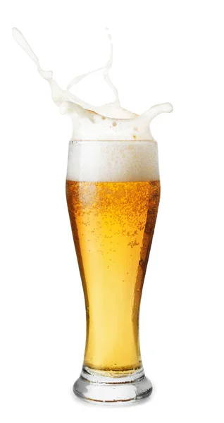 Vidrio con espuma de cerveza salpicadura — Foto de Stock