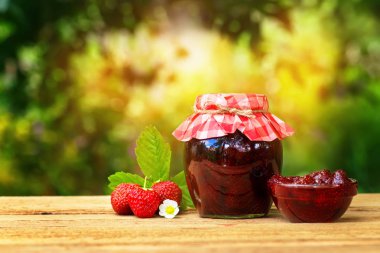 çilek reçeli ile natürmort