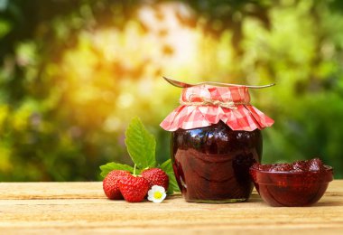 tablo açık çilek reçeli