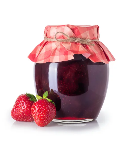 Strawberry jam in pot geïsoleerd — Stockfoto