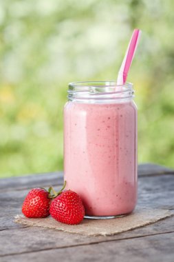 güler yüzlü veya milkshake kavanoz içinde