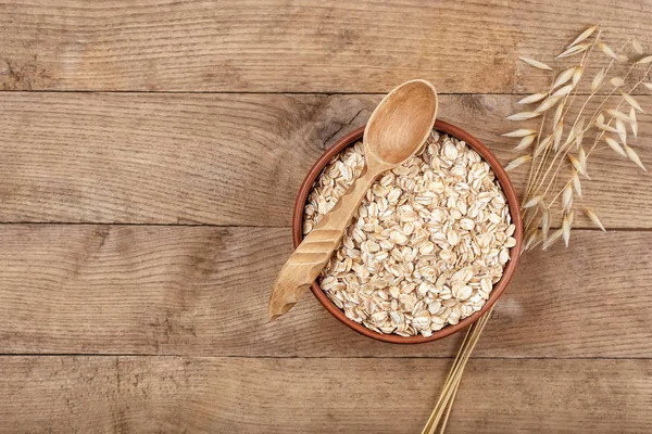 Kase ve yulaf kulakta çiğ yulaf ezmesi