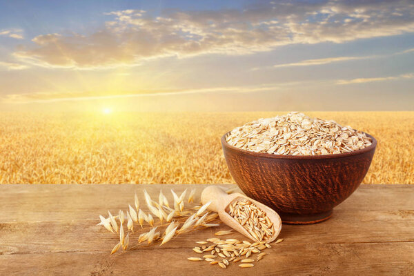 овсянка в миске на столе
