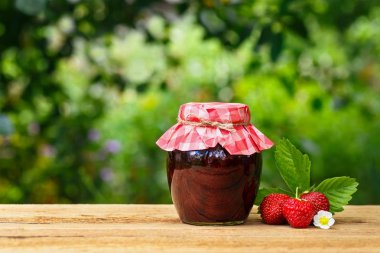 masada kavanoza çilek reçeli
