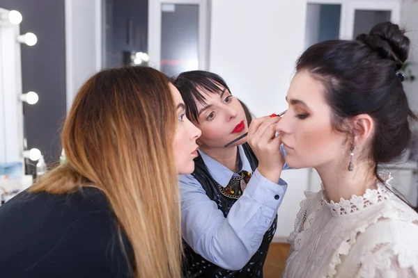 Lección tutorial de maquillaje — Foto de Stock