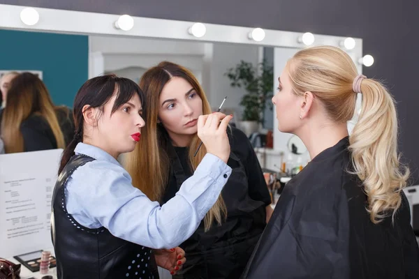 profesyonel makyaj öğretmen