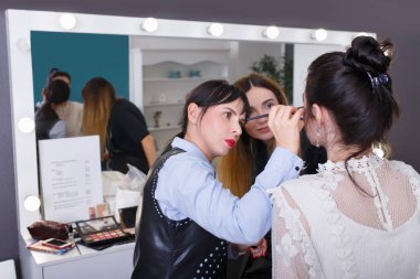 makyaj eğitimi dersi güzellik okulu