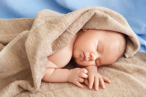 Niño recién nacido dormido —  Fotos de Stock