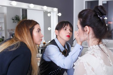 makyaj eğitimi dersi güzellik okulu