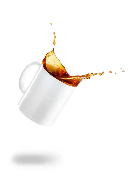 コーヒーをこぼしのマグカップ — ストック写真
