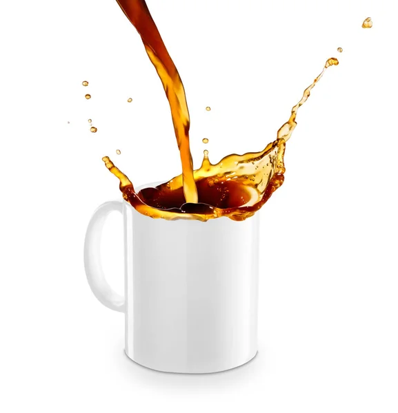 Café o té vertiendo en taza —  Fotos de Stock