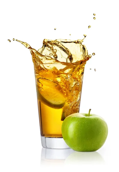 Vaso de zumo de manzana salpicado —  Fotos de Stock