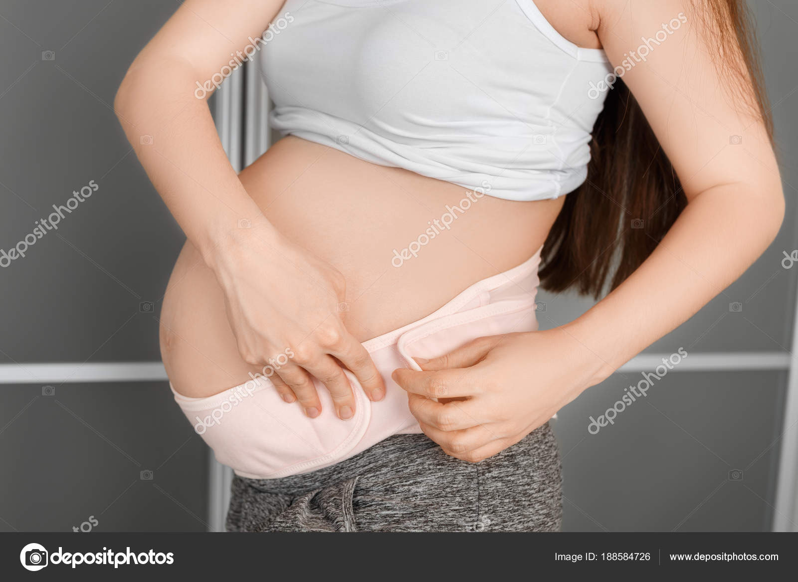 Bandage de soutien de grossesse images libres de droit, photos de Bandage  de soutien de grossesse