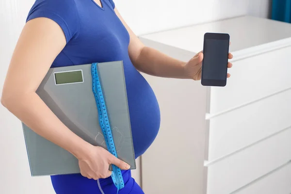 控制体重增加的孕妇 — 图库照片