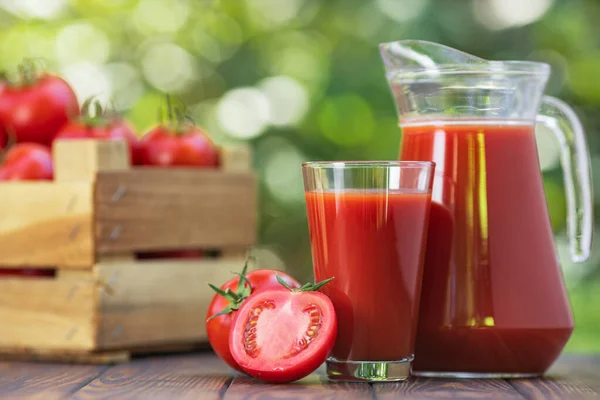 Tomatensaft im Glas — Stockfoto