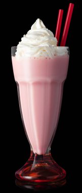 Bardakta çilekli milkshake.