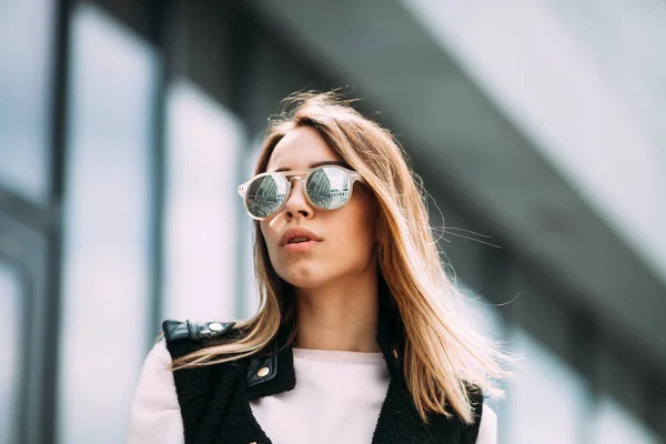 Close-up portrait of a young sexy girl hipster — Stock Photo, Image