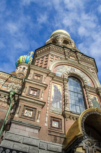 A viagem à Rússia. São Petersburgo. Igreja do Salvador em bl — Fotografia de Stock