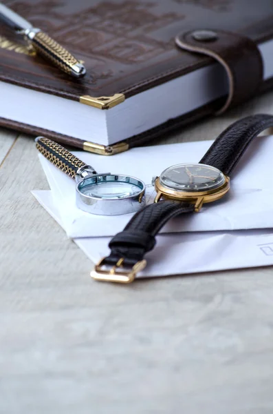 Ajanda deri, saatler ve Kırtasiye bağlı