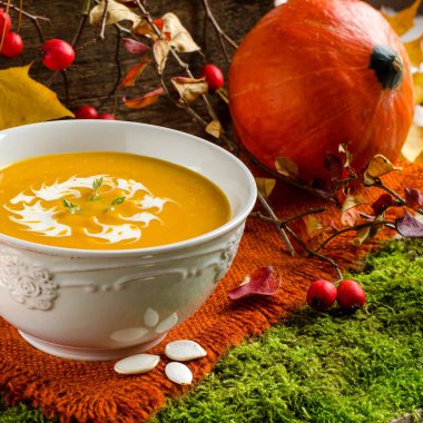 Kabak ve kabak çorbası. Rustik tarzı.