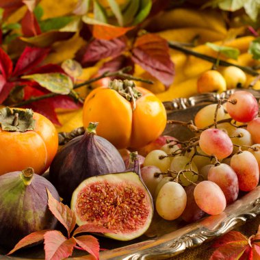 Meyve ile sonbahar natürmort.