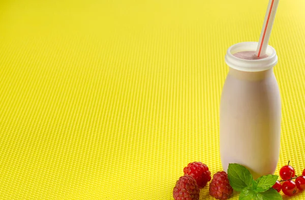 A light snack. A bottle of yogurt. — Stock Photo, Image