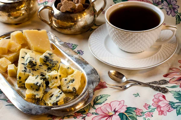 치즈와 차 아침 식사 — 스톡 사진