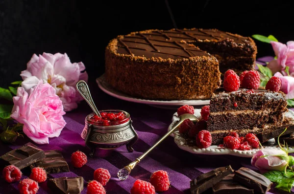 Süßigkeiten und Desserts. Schokoladenkuchen. — Stockfoto