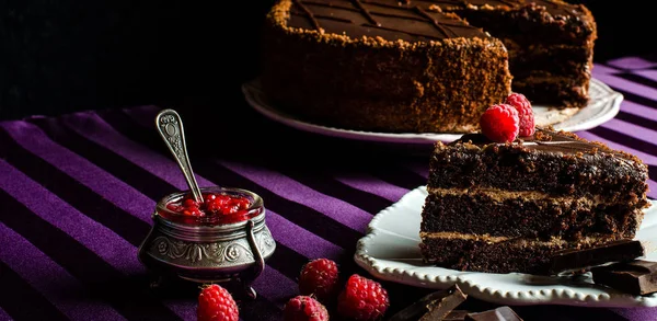 Süßigkeiten und Desserts. Schokoladenkuchen. — Stockfoto
