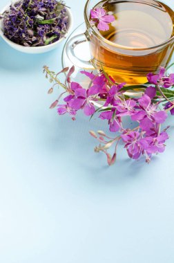 Fireweed yapılan çay. Bitkisel çay. Şifalı bitkiler.